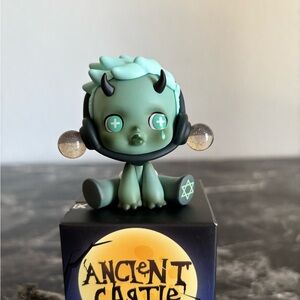 Skullpanda Ancient Castle (Discontinued) - Confirmed Gargoyle